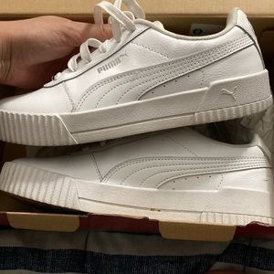 Like new white pumas